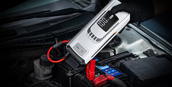 JS-351-12V-jump-starting-a-vehicle