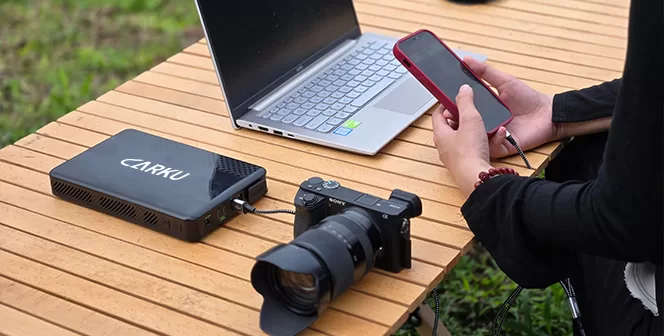 pb-53-power-bank-charging-phones