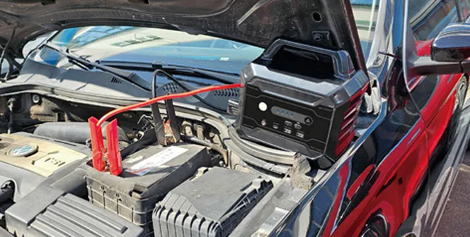 JS393B-12V-and-24v-heavy-duty-jump-starter-use-scenarios